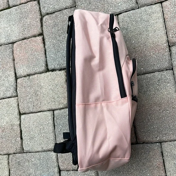 Vans Ranged 2 Prints Adult Laptop Backpack One Size (Coral Cloud-asphalt)
NWT - Picture 16 of 16